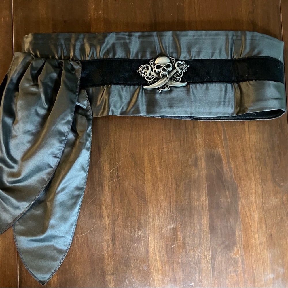 Adult Men’s Pirate Costume XL - Red and Black - Picture 5 of 9